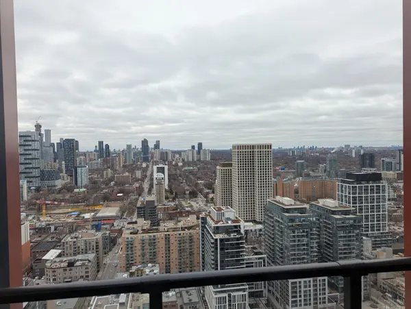 180 Front ST E #4202, Toronto C08, ON M5A 0A9