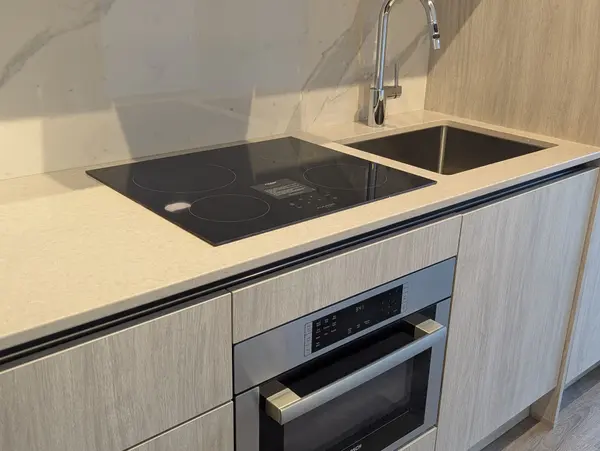 180 Front ST E #4202, Toronto C08, ON M5A 0A9