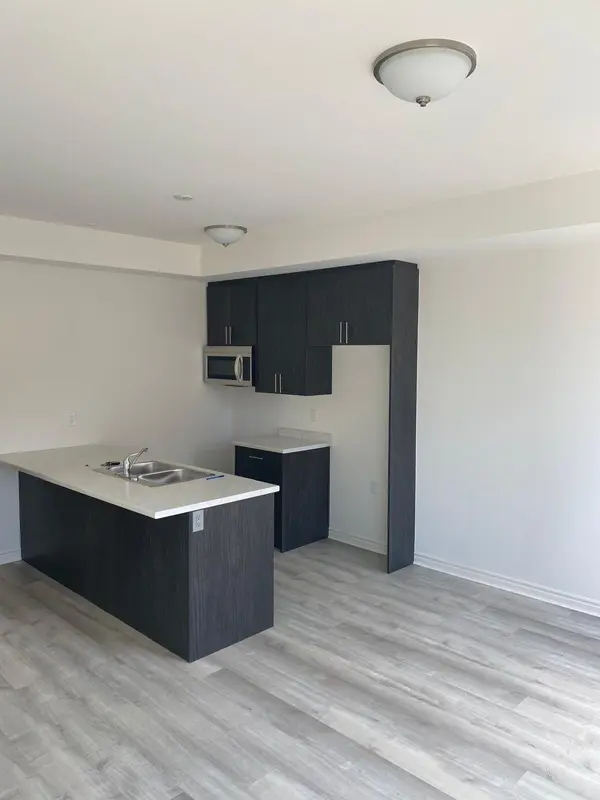 162 Glow AVE, Hamilton, ON L8H 3W2