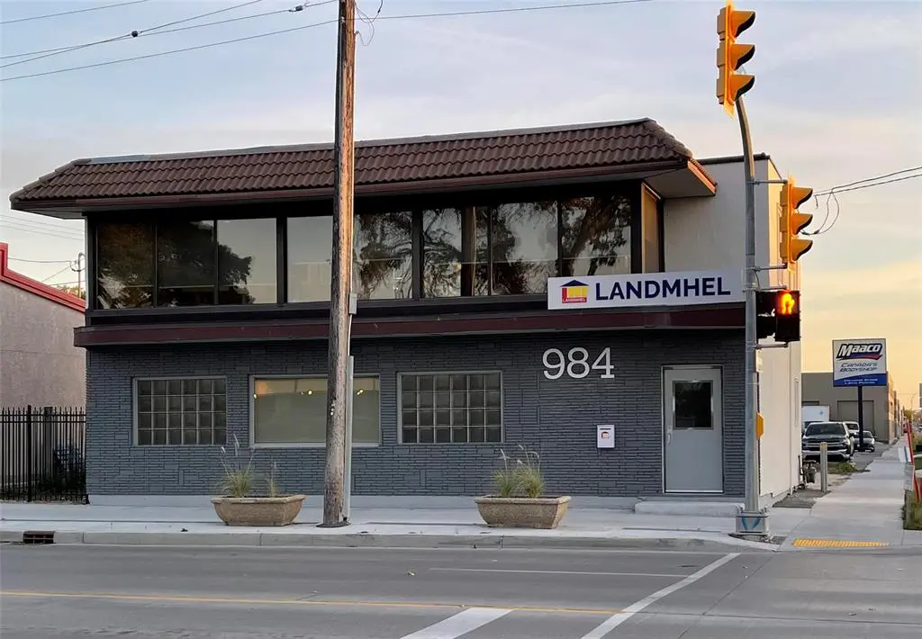 984 Sargent AVE, Winnipeg, MB R3E 0E3