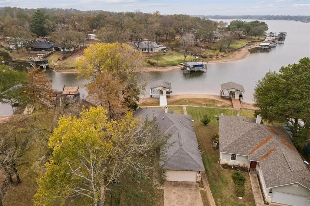 184 Oak Hills Drive, Mabank, TX 75156