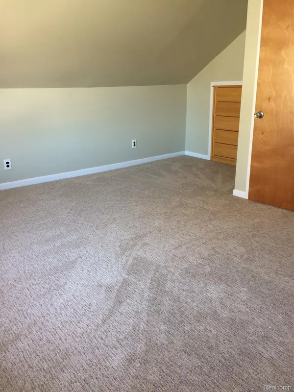 164 W MOREHOUSE AVE N, Hazel Park, MI 48030