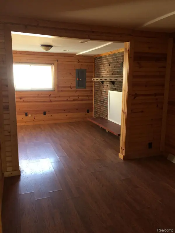 164 W MOREHOUSE AVE N, Hazel Park, MI 48030