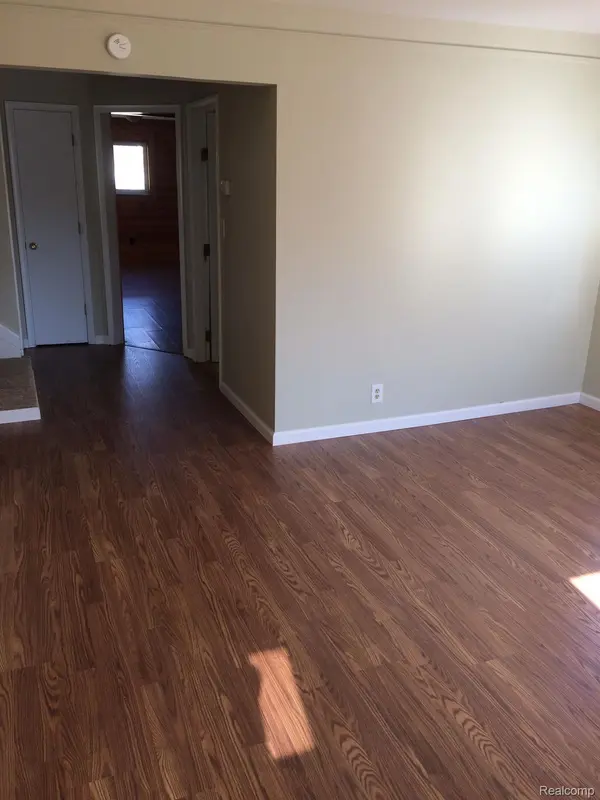 164 W MOREHOUSE AVE N, Hazel Park, MI 48030