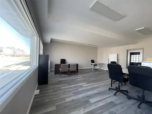 984 Sargent AVE, Winnipeg, MB R3E 0E3