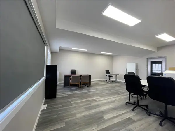 984 Sargent AVE, Winnipeg, MB R3E 0E3