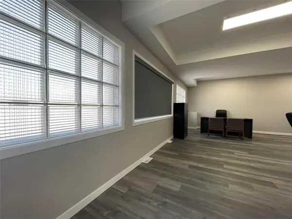 984 Sargent AVE, Winnipeg, MB R3E 0E3