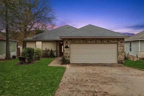184 Oak Hills Drive, Mabank, TX 75156