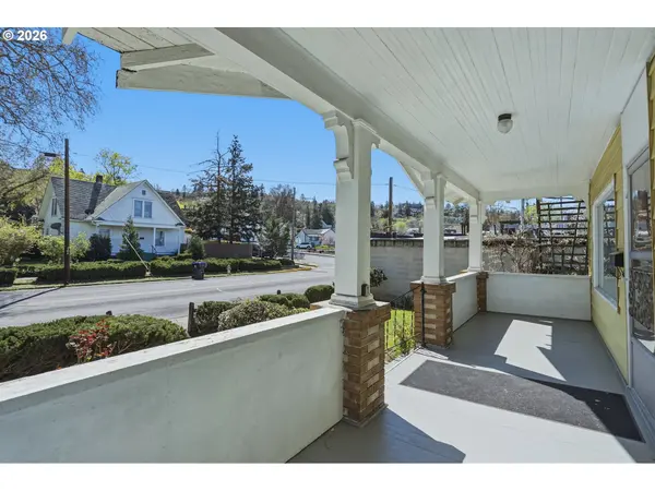 805 E 12TH ST, The Dalles, OR 97058