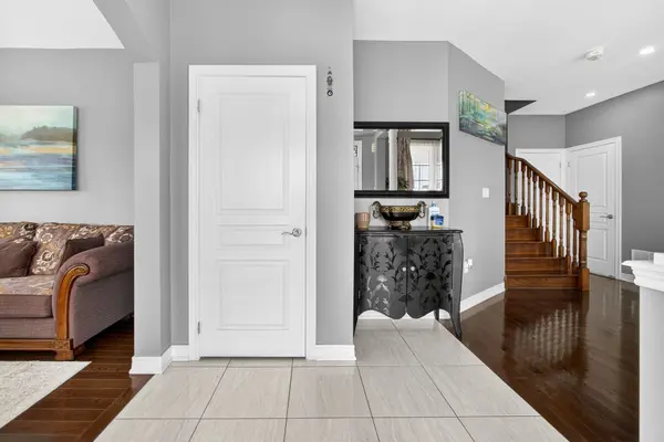 6 Libby RD, Brampton, ON L6Y 0X7