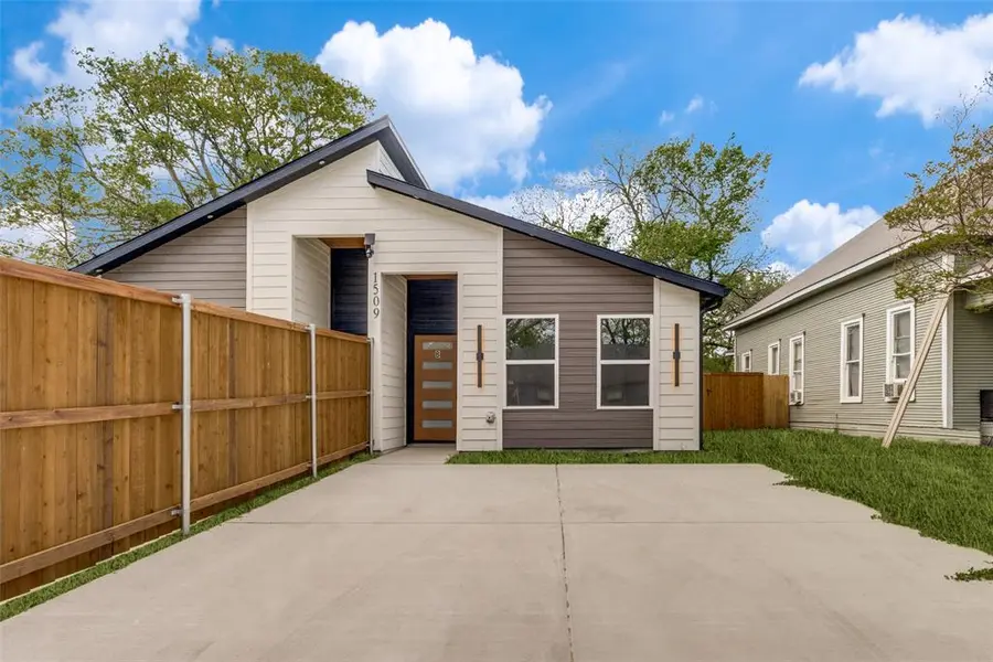 1509 Locust Street #B, Commerce, TX 75428