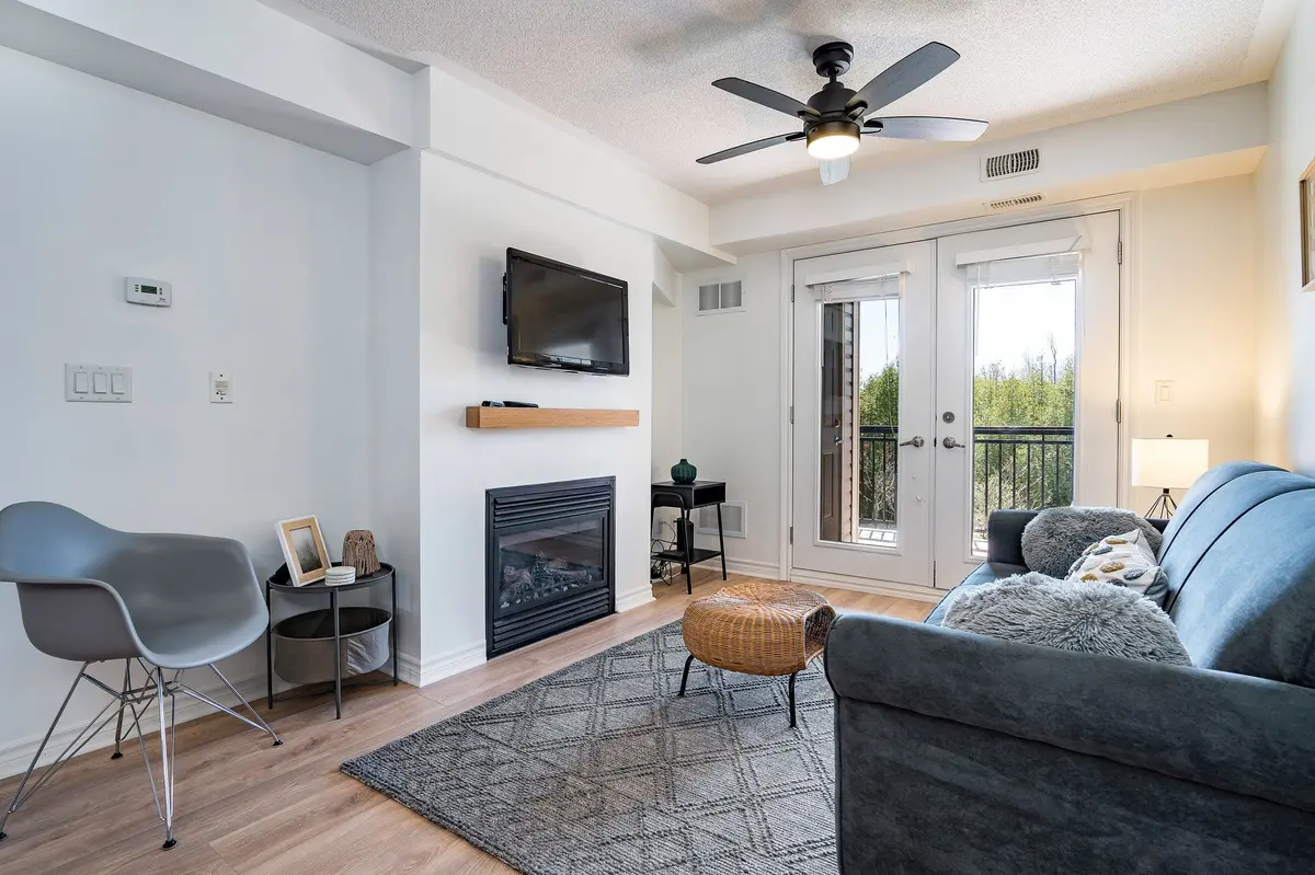 8 BRANDY LANE DR #204, Collingwood, ON L9Y 0X4