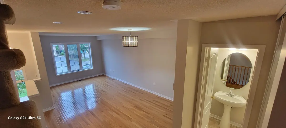 876 Scollard CT, Mississauga, ON L5V 2R5