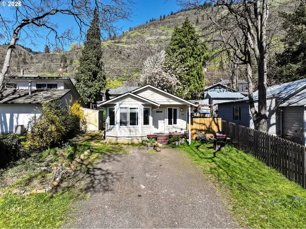 318 E Steuben ST, Bingen, WA 98605