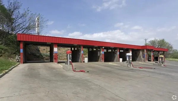 5151 Brentwood Stair Road, Fort Worth, TX 76112