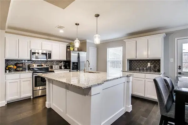 1613 Crown Point Drive, Little Elm, TX 75036