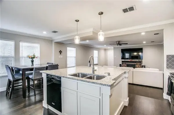 1613 Crown Point Drive, Little Elm, TX 75036