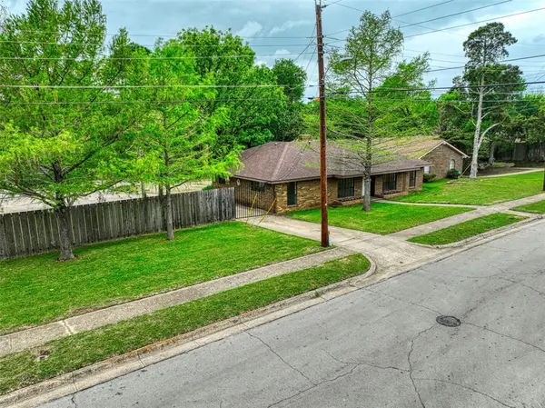 306 Larry Drive, Duncanville, TX 75137