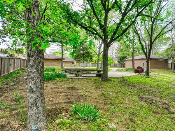 306 Larry Drive, Duncanville, TX 75137