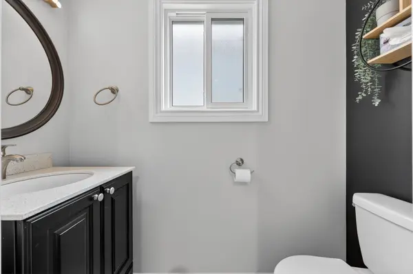 102 Majesty BLVD, Barrie, ON L4M 0E5