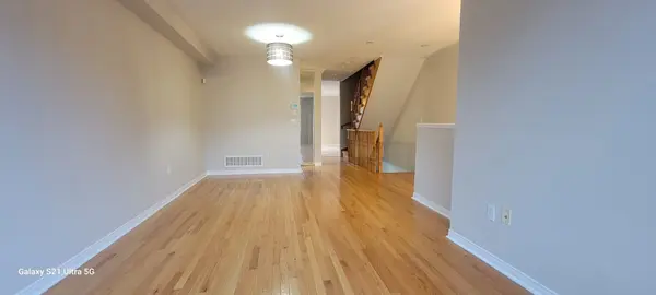 876 Scollard CT, Mississauga, ON L5V 2R5