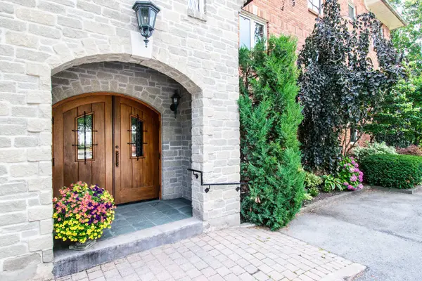 55 Main ST #303, St. Catharines, ON L2N 4T8