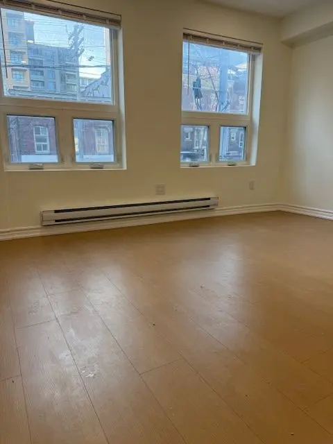 404 Queen ST W, Toronto C01, ON M5V 2A6