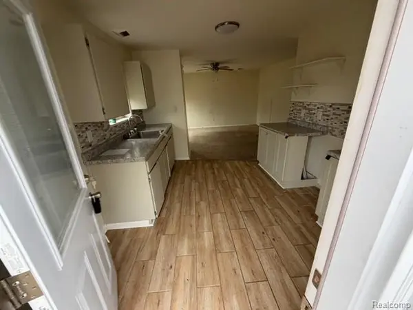 41 E Sheffield AVE, Pontiac, MI 48340