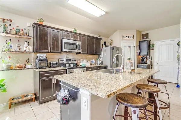 1248 Edgewater Drive, Azle, TX 76020