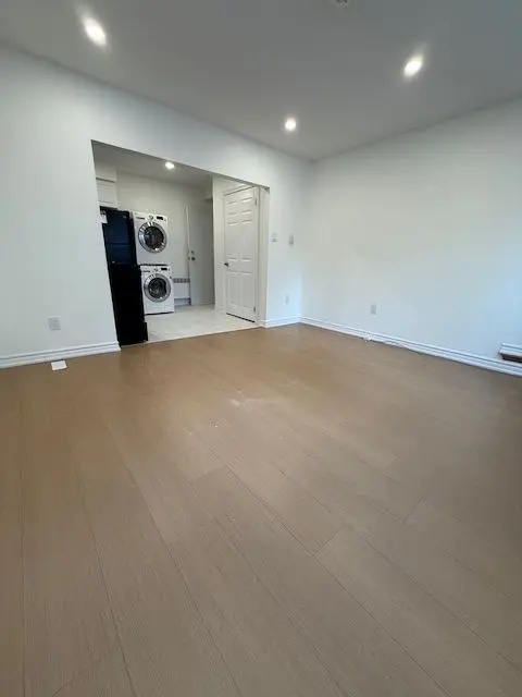 404 Queen ST W, Toronto C01, ON M5V 2A6