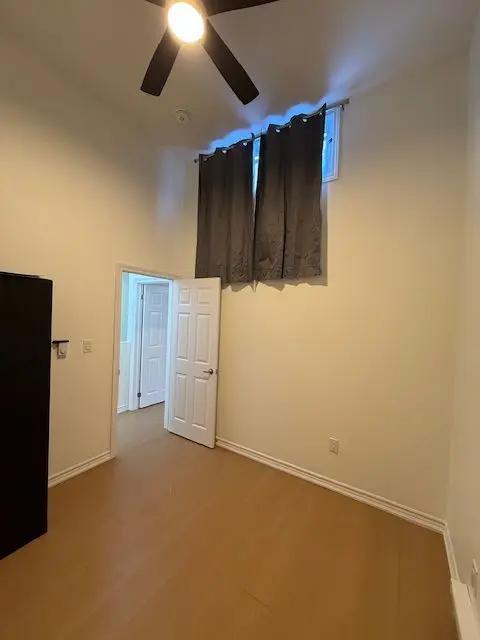 404 Queen ST W, Toronto C01, ON M5V 2A6