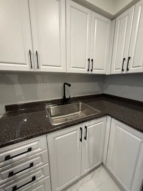 404 Queen ST W, Toronto C01, ON M5V 2A6