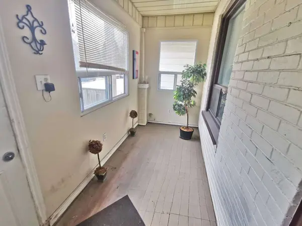 108 Jones AVE #Upper, Toronto E01, ON M4M 2Z8