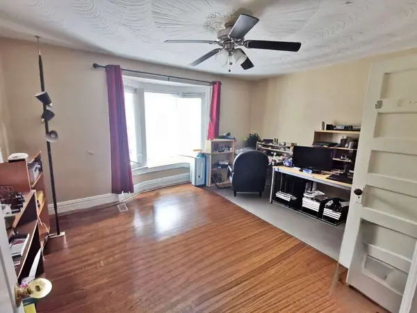 108 Jones AVE #Upper, Toronto E01, ON M4M 2Z8