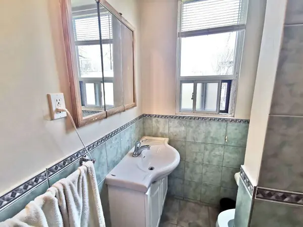 108 Jones AVE #Upper, Toronto E01, ON M4M 2Z8