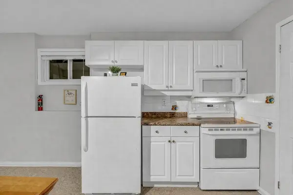 7 Margaret (Lower Level) DR, Barrie, ON L4M 6Y7