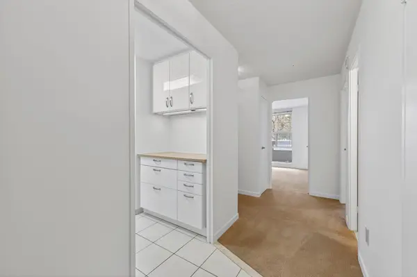 60 Inverlochy BLVD #211, Markham, ON L3T 4T7