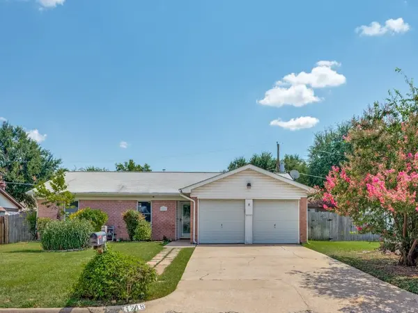 1216 Manning Street, Benbrook, TX 76126