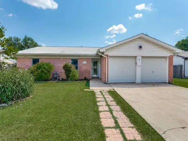 1216 Manning Street, Benbrook, TX 76126