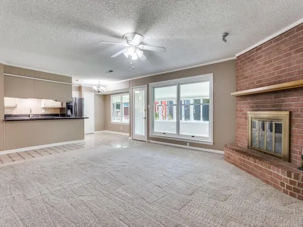 1216 Manning Street, Benbrook, TX 76126