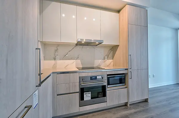 225 Commerce ST #801, Vaughan, ON L4K 0R1