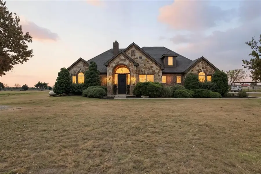 542 Pierce Road, Red Oak, TX 75154
