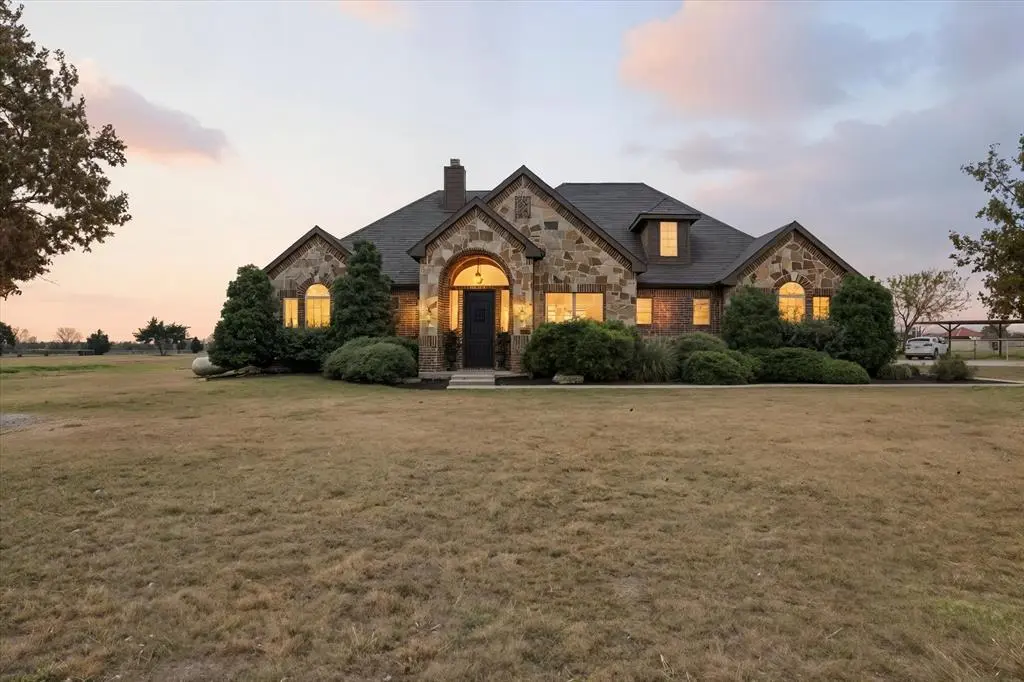 542 Pierce Road, Red Oak, TX 75154