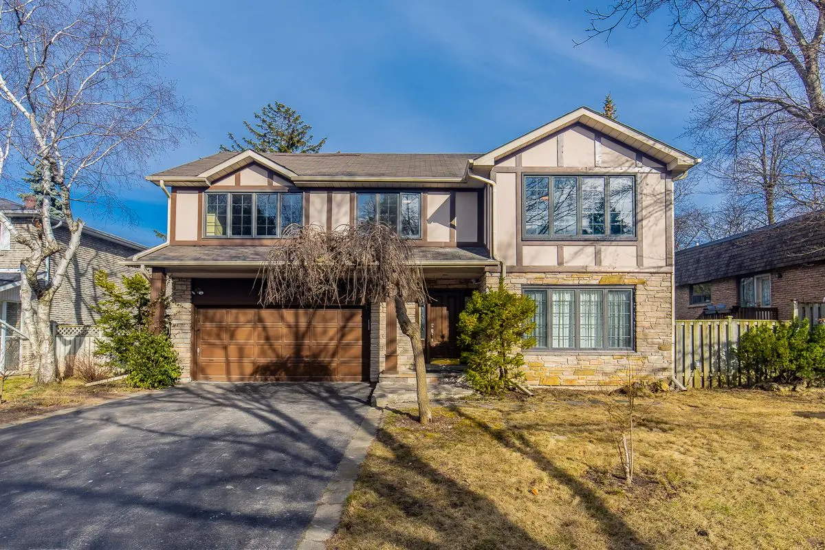 153 Banbury RD, Toronto C13, ON M3B 2L7