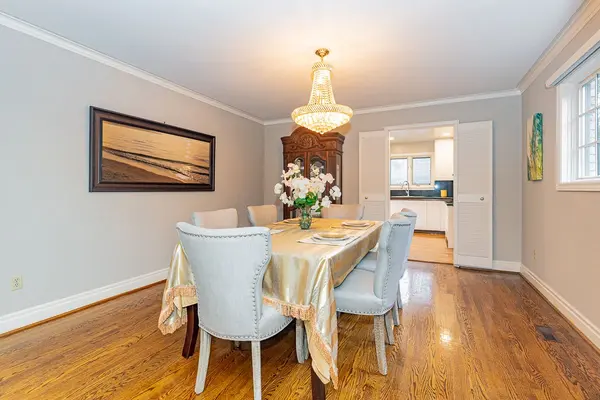 153 Banbury RD, Toronto C13, ON M3B 2L7