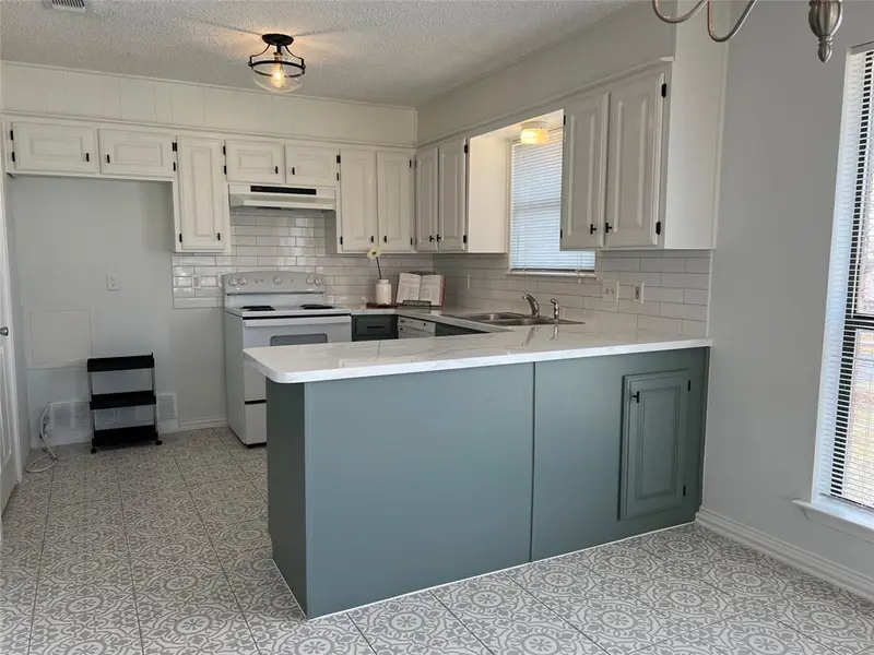 202 S Sendero Drive, Decatur, TX 76234