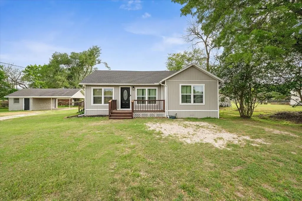 657 E Commerce Street, Fairfield, TX 75840