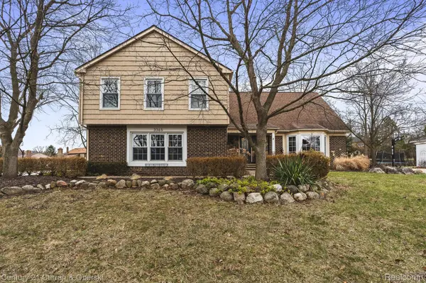 3365 Buckingham TRL, West Bloomfield Charter Township, MI 48323