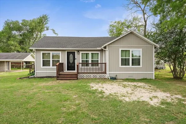 657 E Commerce Street, Fairfield, TX 75840