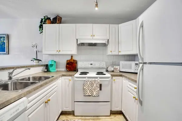 11 Chaparral Ridge DR SE #1211, Calgary, AB T2X 3P7